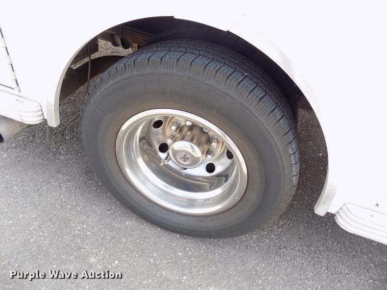 image for item FA9634 2002 Ford Econoline E450 Super Duty ambulance