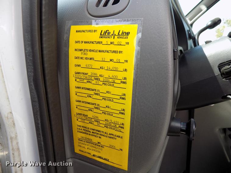 image for item FA9634 2002 Ford Econoline E450 Super Duty ambulance