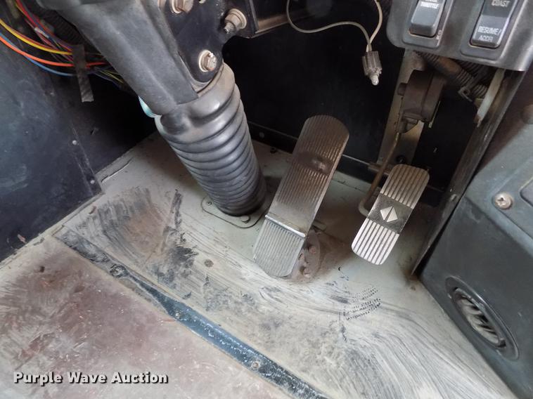 image for item FA9635 1998 Amtran RE school bus