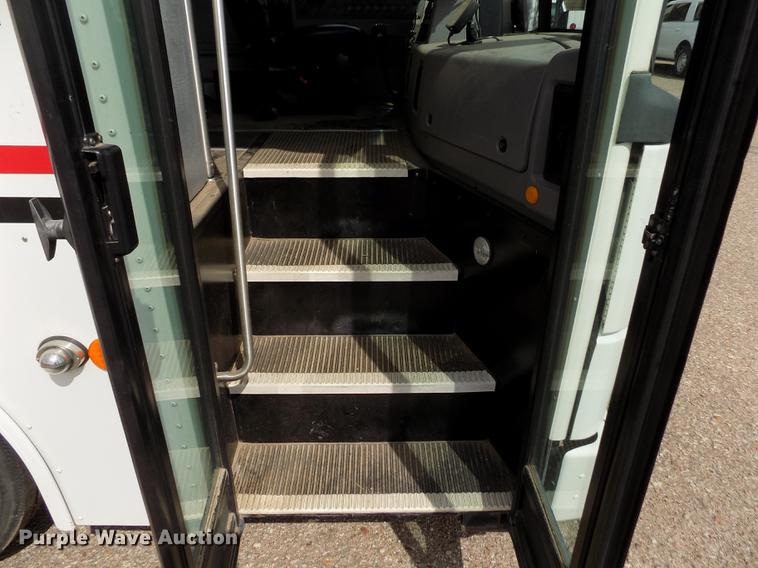 image for item FA9637 2010 Thomas Built Saf-T-Liner school bus