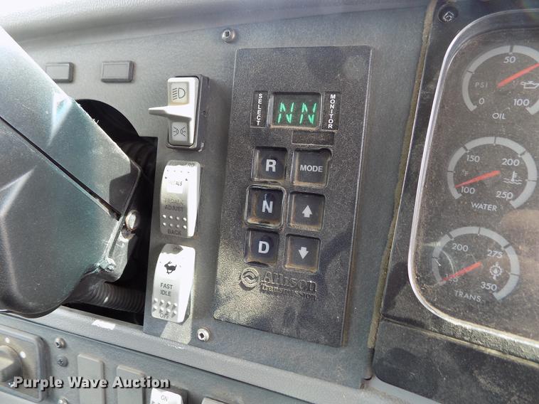 image for item FA9637 2010 Thomas Built Saf-T-Liner school bus