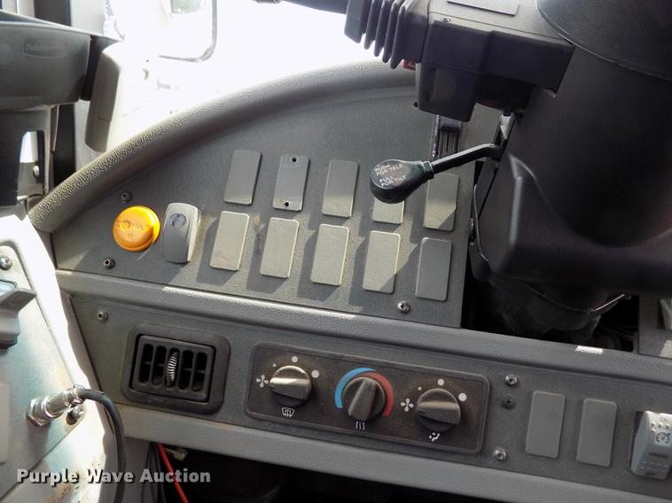 image for item FA9637 2010 Thomas Built Saf-T-Liner school bus