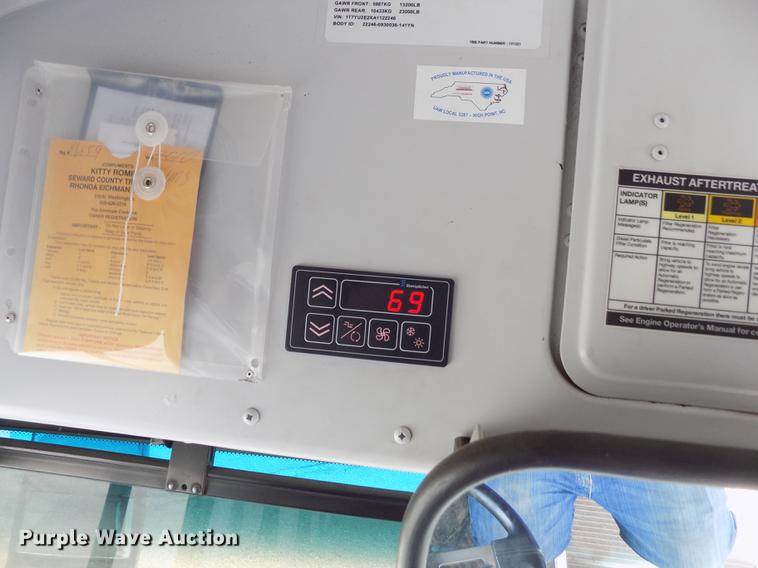 image for item FA9637 2010 Thomas Built Saf-T-Liner school bus