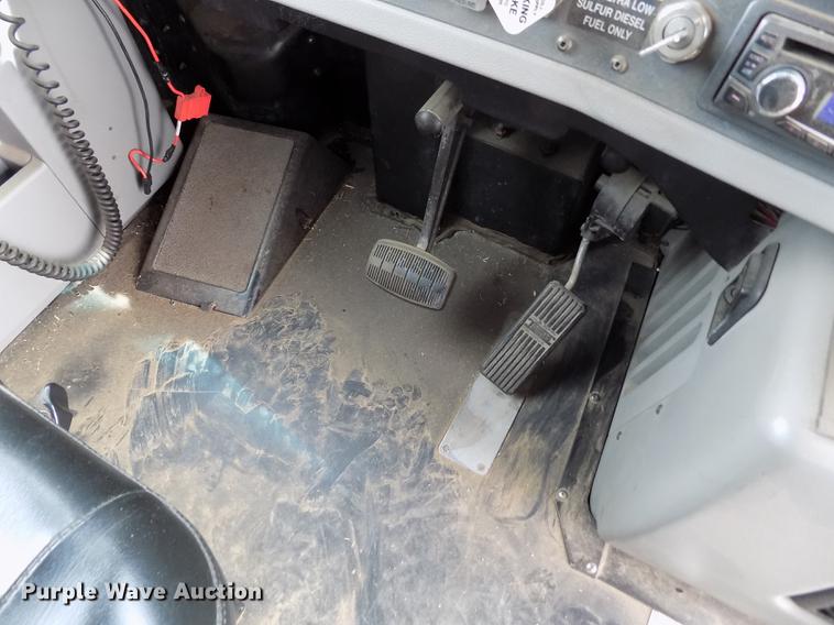 image for item FA9637 2010 Thomas Built Saf-T-Liner school bus