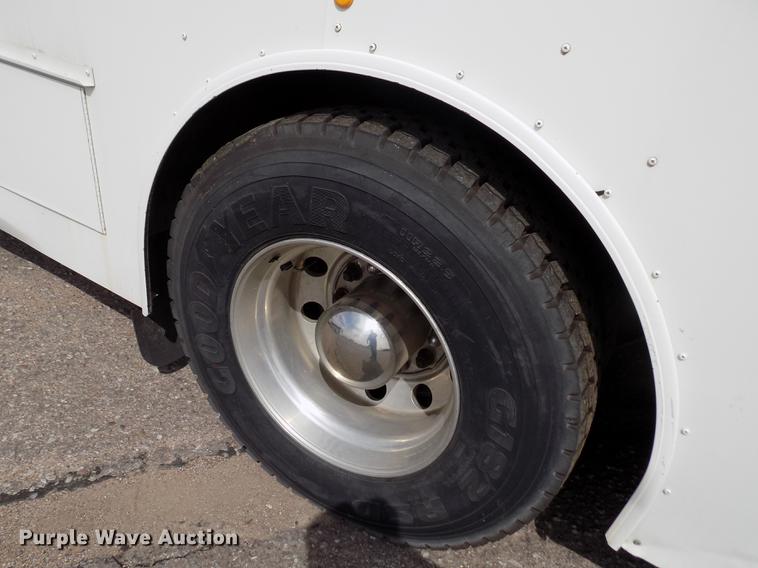 image for item FA9637 2010 Thomas Built Saf-T-Liner school bus