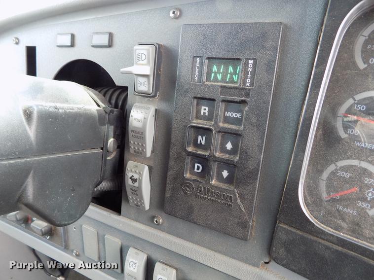 image for item FA9638 2010 Thomas Built Saf-T-Liner school bus