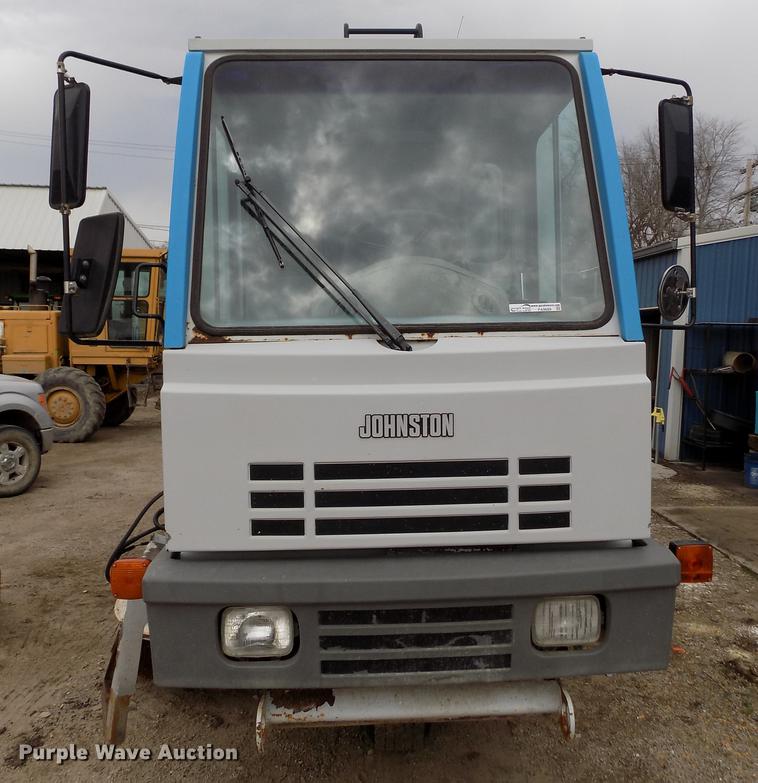 image for item FA9689 1998 Johnston 3000 street sweeper
