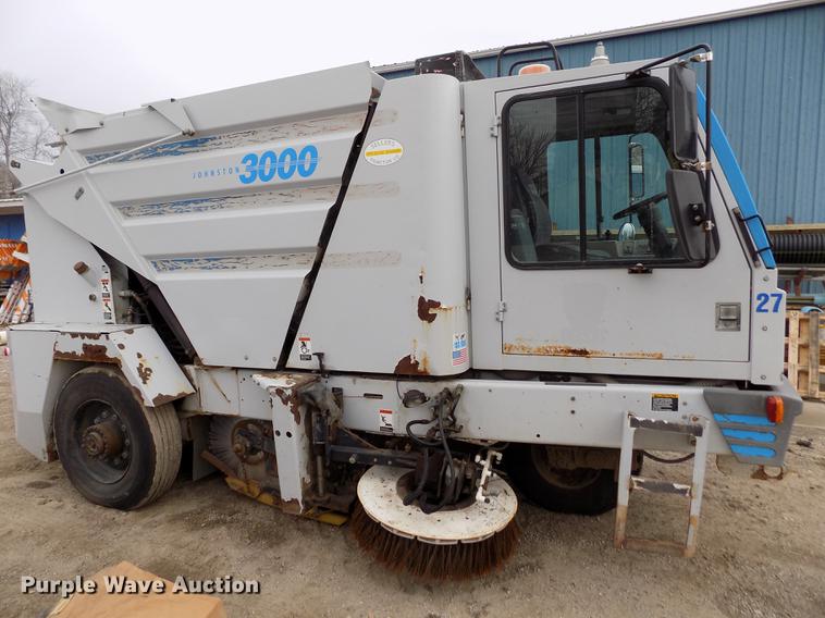 image for item FA9689 1998 Johnston 3000 street sweeper