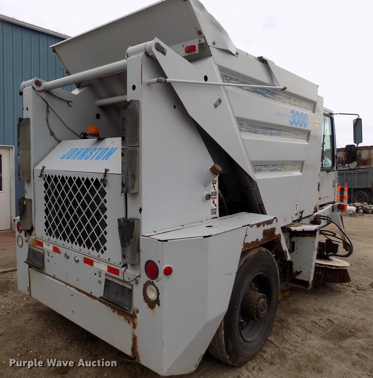 image for item FA9689 1998 Johnston 3000 street sweeper