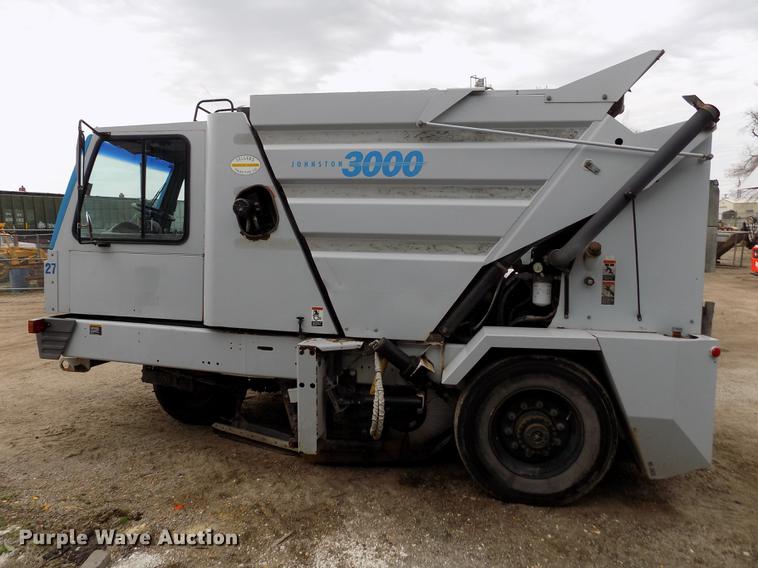 image for item FA9689 1998 Johnston 3000 street sweeper