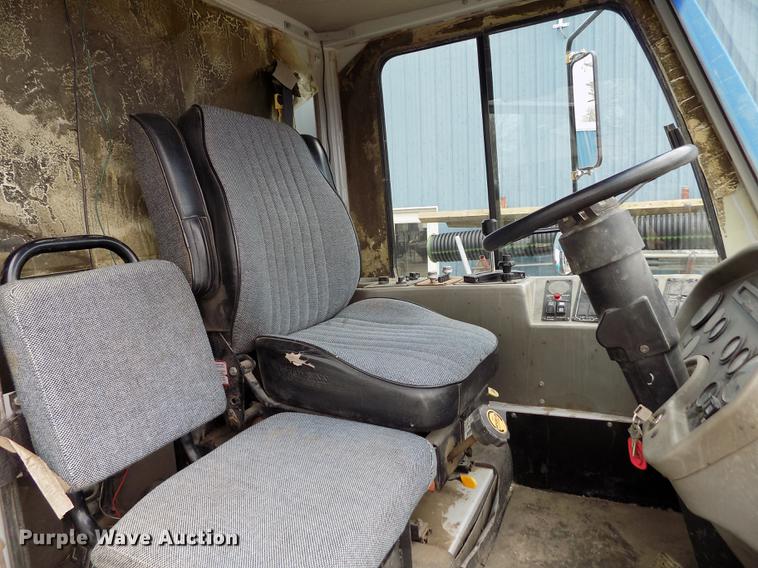 image for item FA9689 1998 Johnston 3000 street sweeper