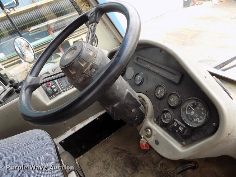 image for item FA9689 1998 Johnston 3000 street sweeper