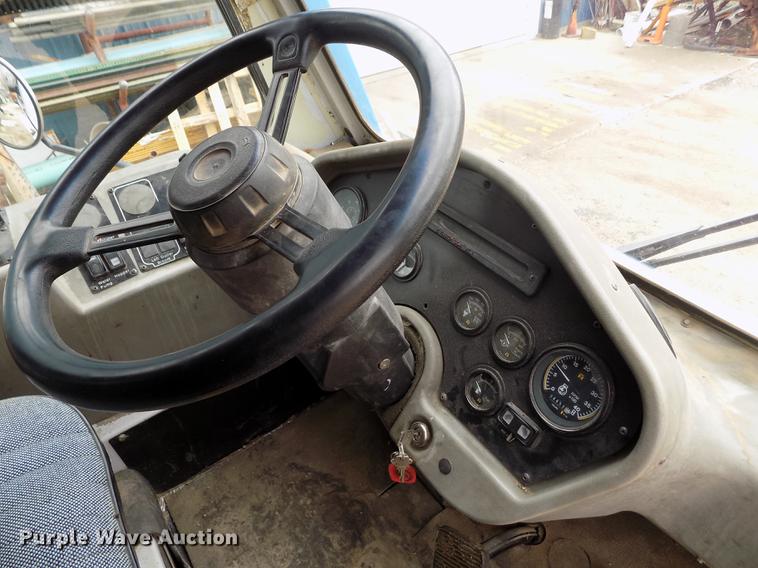 image for item FA9689 1998 Johnston 3000 street sweeper