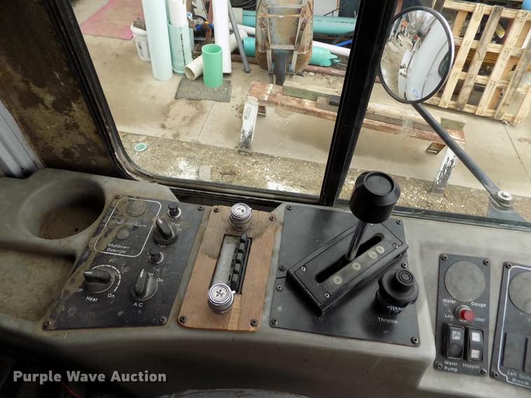 image for item FA9689 1998 Johnston 3000 street sweeper