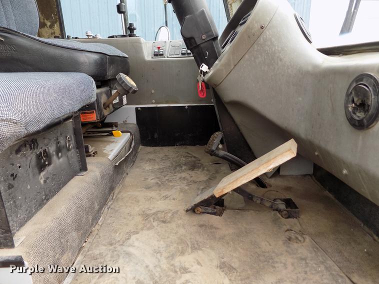 image for item FA9689 1998 Johnston 3000 street sweeper