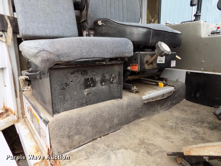 image for item FA9689 1998 Johnston 3000 street sweeper