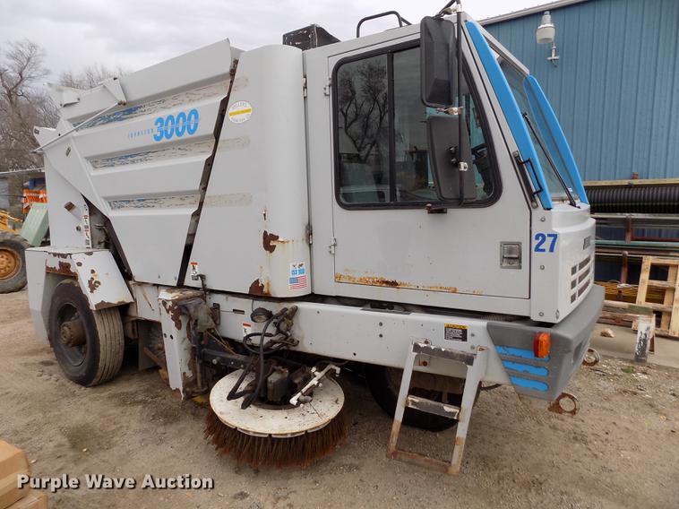 image for item FA9689 1998 Johnston 3000 street sweeper