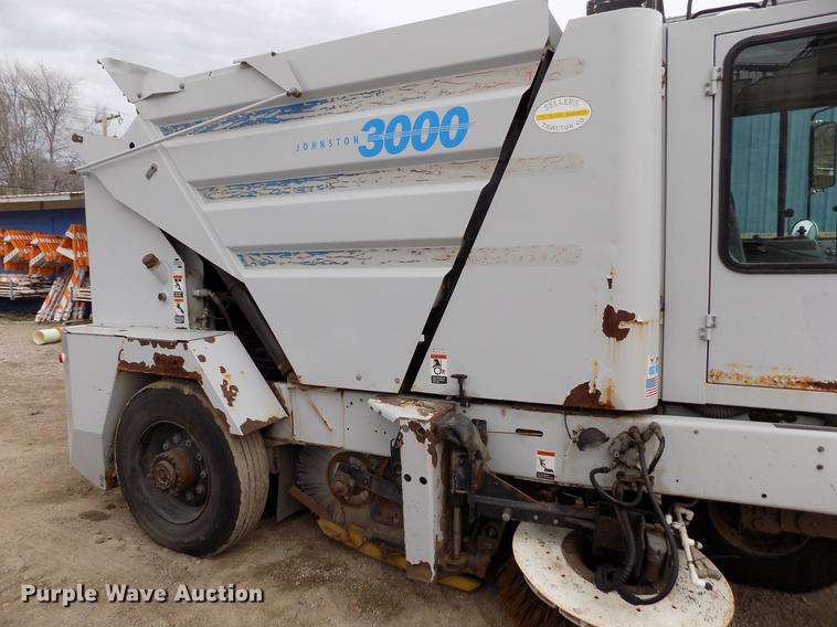image for item FA9689 1998 Johnston 3000 street sweeper