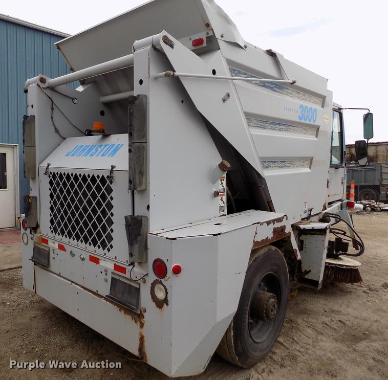 image for item FA9689 1998 Johnston 3000 street sweeper