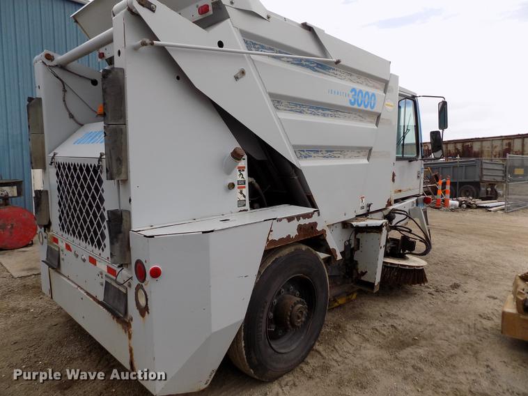 image for item FA9689 1998 Johnston 3000 street sweeper