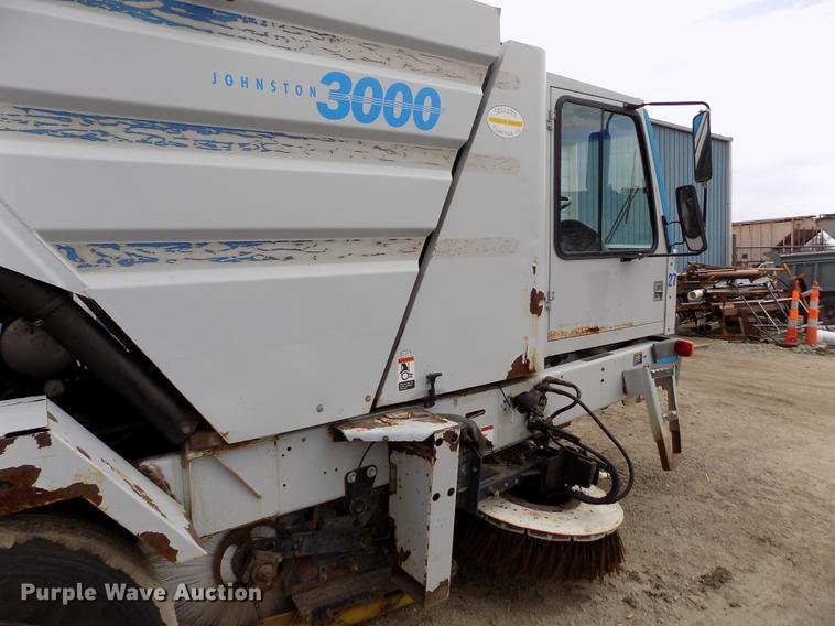 image for item FA9689 1998 Johnston 3000 street sweeper