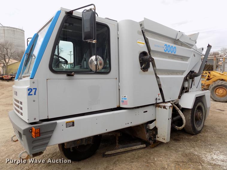 image for item FA9689 1998 Johnston 3000 street sweeper