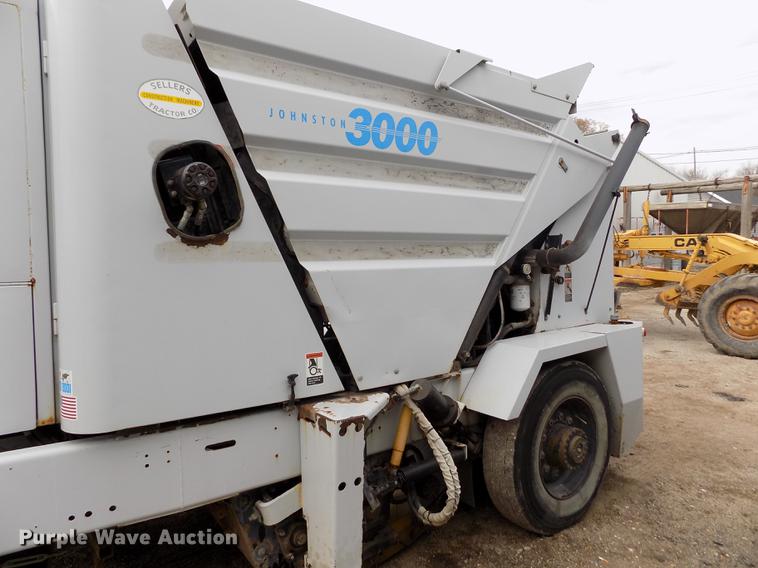 image for item FA9689 1998 Johnston 3000 street sweeper