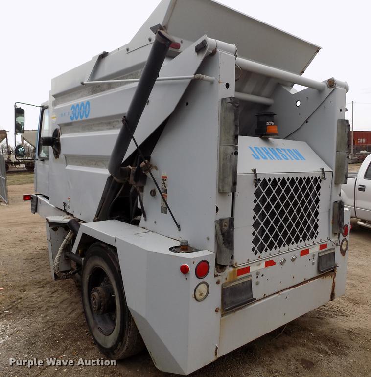 image for item FA9689 1998 Johnston 3000 street sweeper