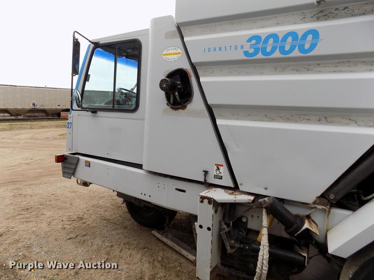 image for item FA9689 1998 Johnston 3000 street sweeper