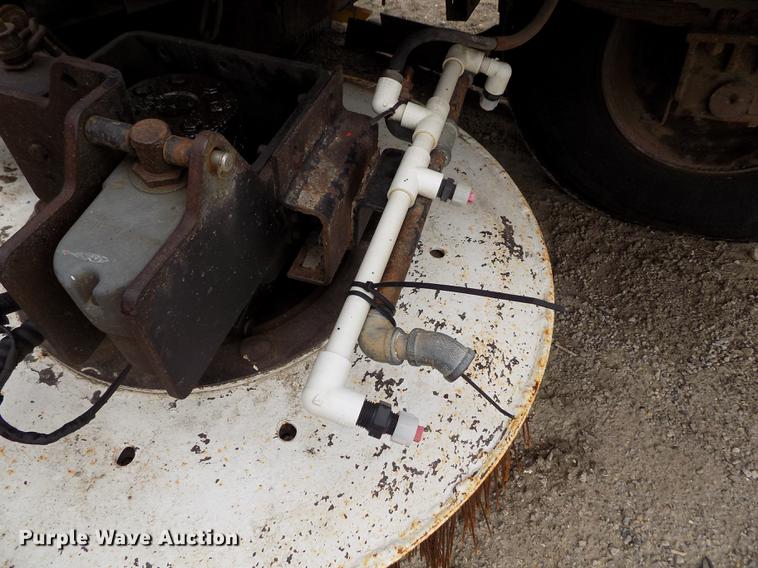 image for item FA9689 1998 Johnston 3000 street sweeper