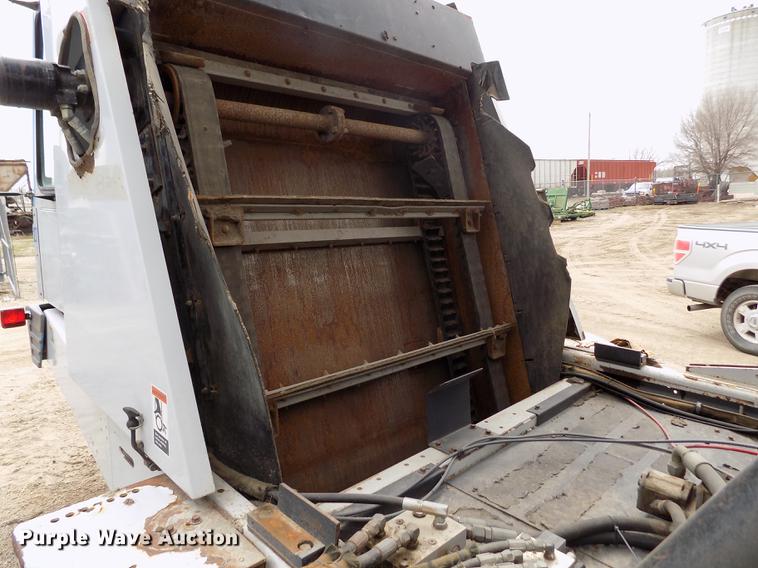 image for item FA9689 1998 Johnston 3000 street sweeper