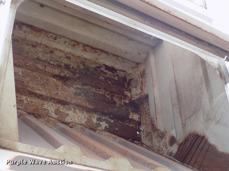 image for item FA9689 1998 Johnston 3000 street sweeper