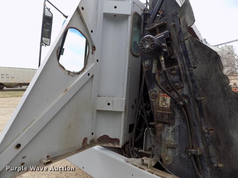 image for item FA9689 1998 Johnston 3000 street sweeper