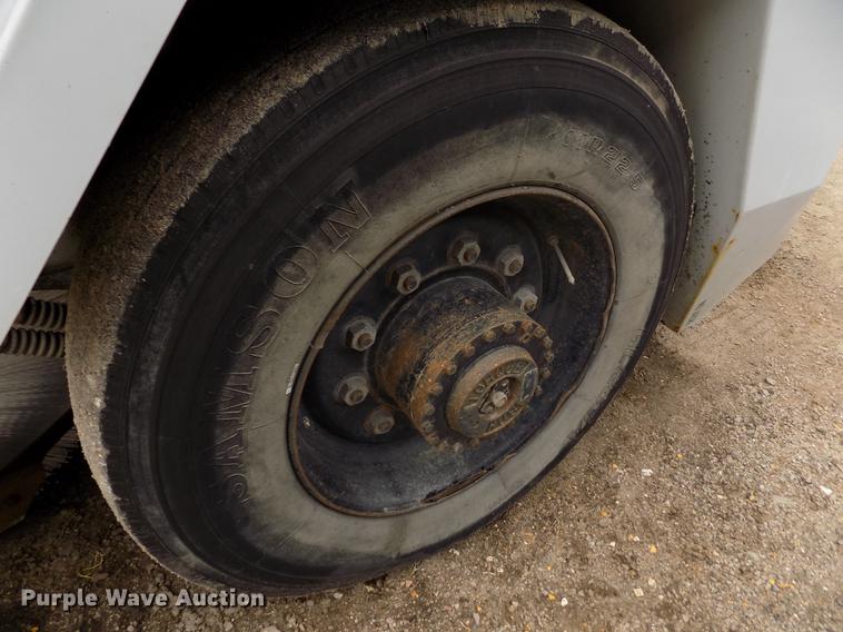 image for item FA9689 1998 Johnston 3000 street sweeper