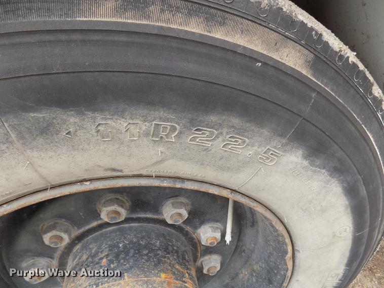 image for item FA9689 1998 Johnston 3000 street sweeper