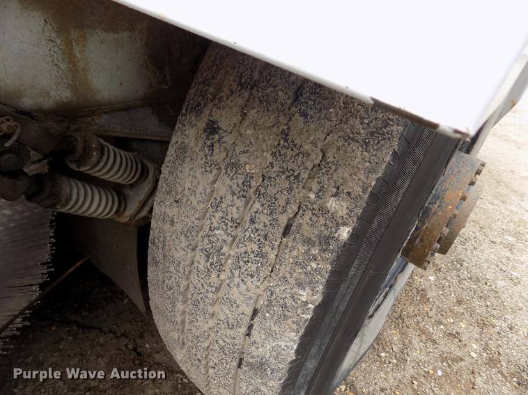 image for item FA9689 1998 Johnston 3000 street sweeper