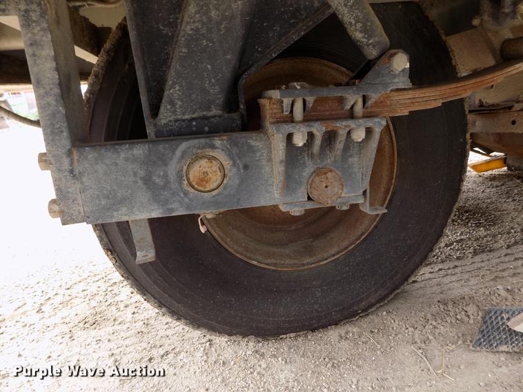 image for item FA9689 1998 Johnston 3000 street sweeper