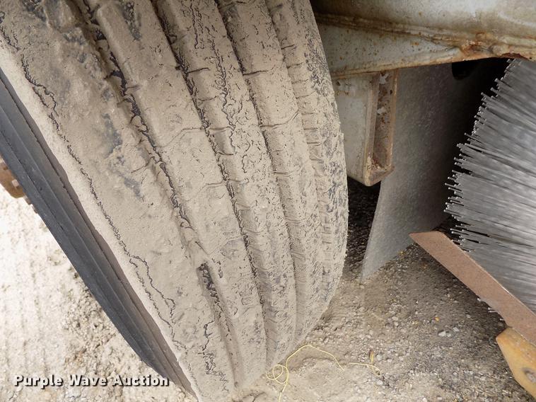 image for item FA9689 1998 Johnston 3000 street sweeper