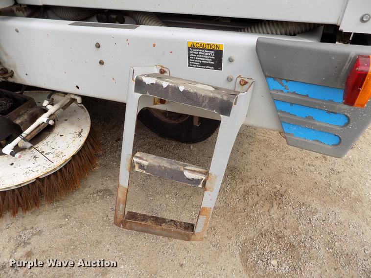 image for item FA9689 1998 Johnston 3000 street sweeper