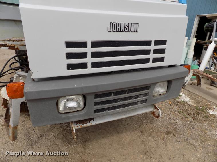 image for item FA9689 1998 Johnston 3000 street sweeper