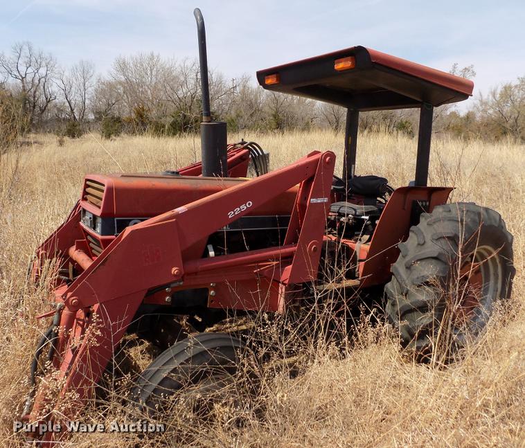image for item FA9691 International 685 tractor