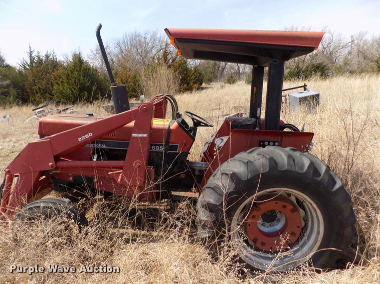image for item FA9691 International 685 tractor