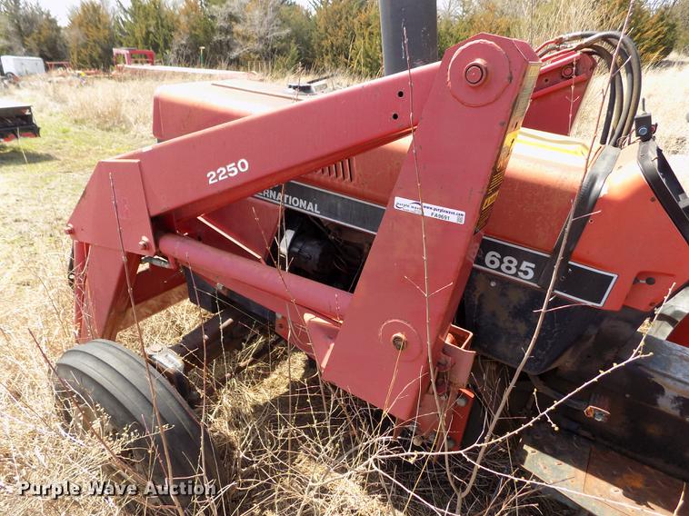 image for item FA9691 International 685 tractor