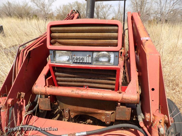 image for item FA9691 International 685 tractor