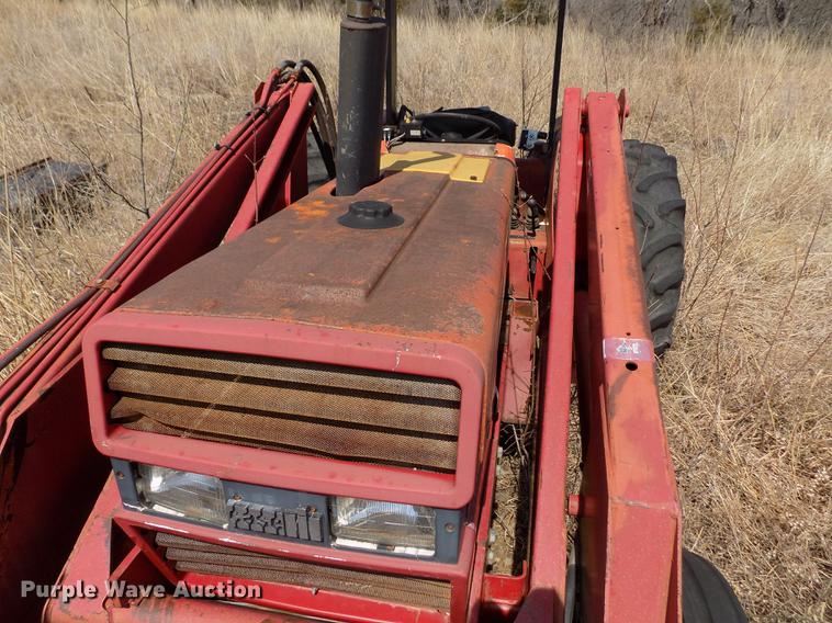 image for item FA9691 International 685 tractor