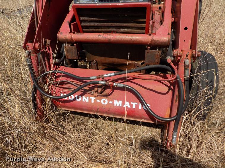 image for item FA9691 International 685 tractor