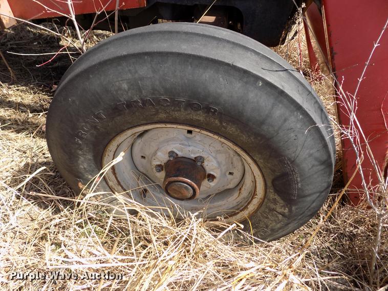 image for item FA9691 International 685 tractor