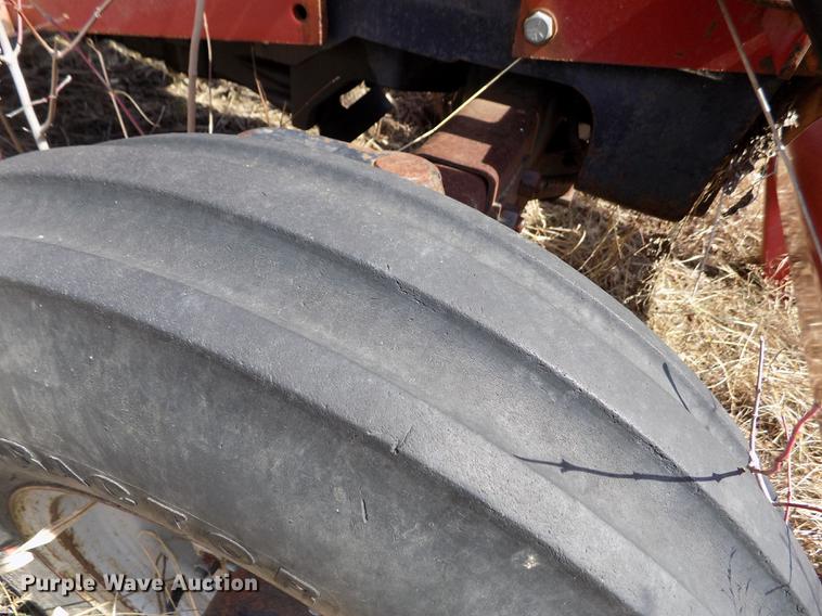 image for item FA9691 International 685 tractor