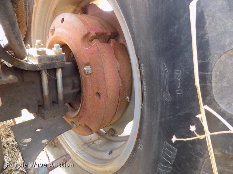 image for item FA9691 International 685 tractor