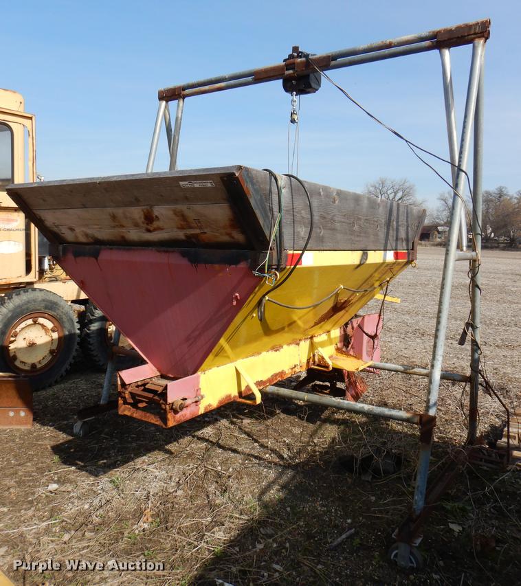 image for item FK9021 Highway Equipment P6 spreader